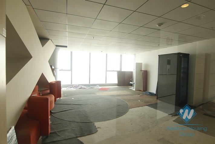 High floor office space for rent in Hoan Kiem district, Ha Noi